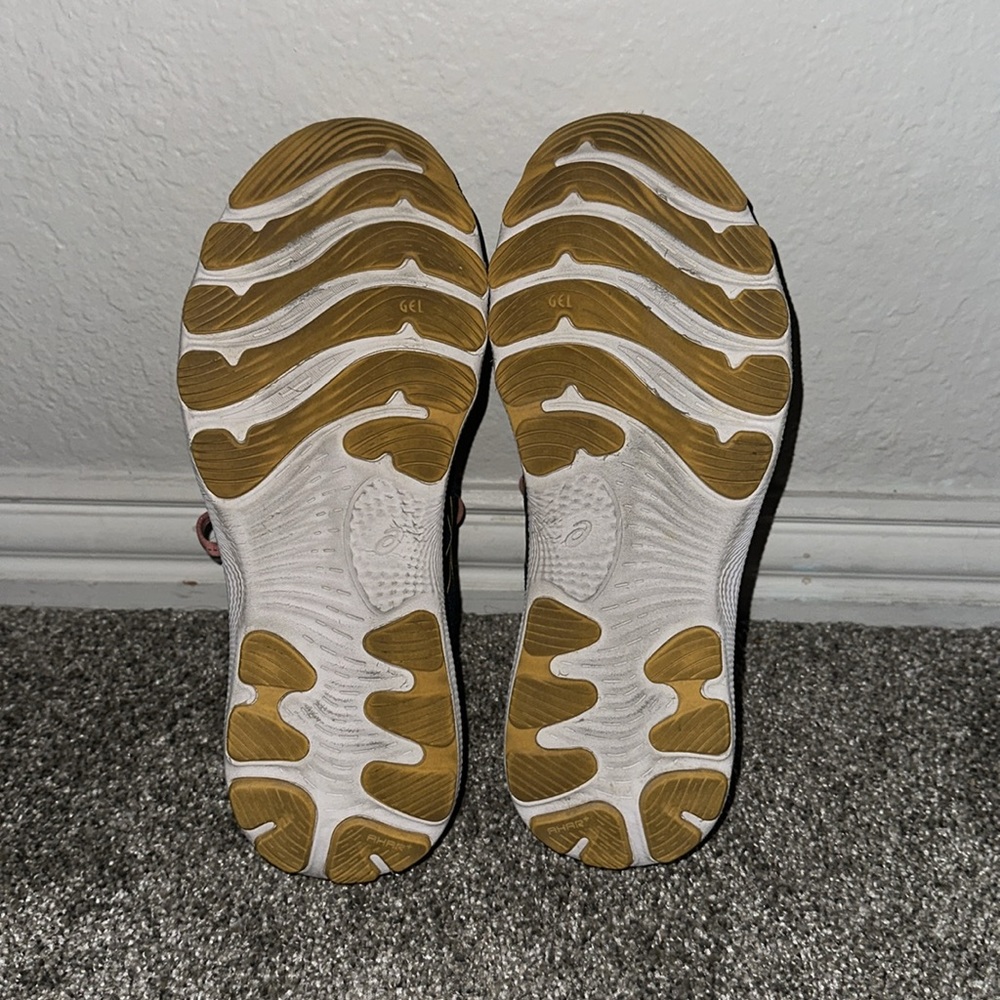 10b Asics Gel Nimbus 24 - image 3